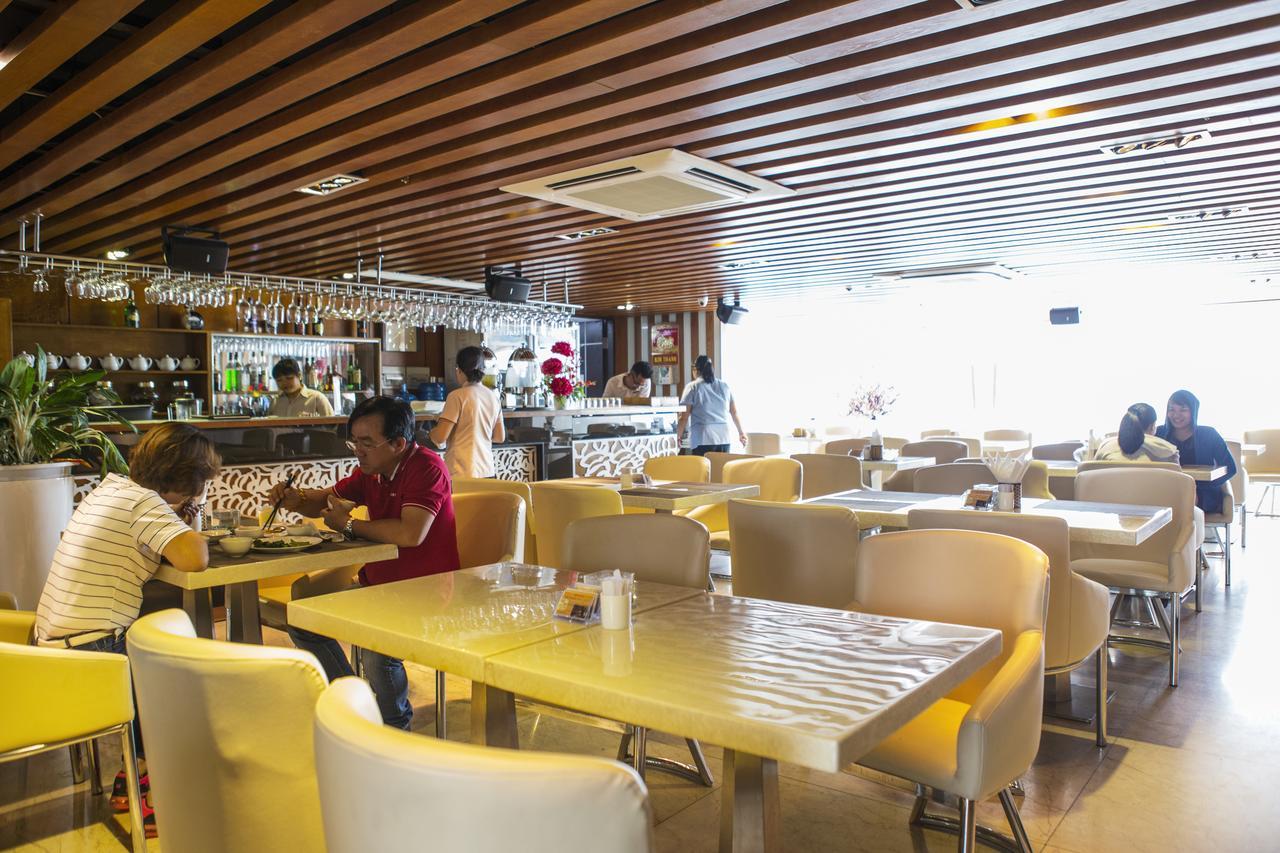 Triip Mismo Airport 3*